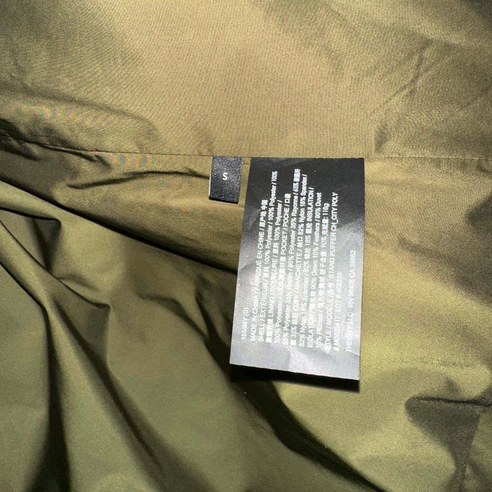Theory NWT Puffer Lightweight Jacket. - Picture 7 of 8